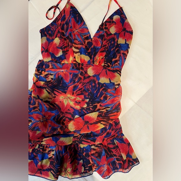 PrettyLittleThing Floral Print Tropical Vacation Mini Dress - Picture 3 of 6